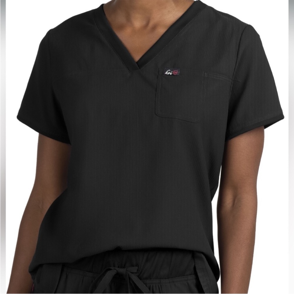 Koi Lite Vivacious V Neck scrub top in Black. XL. Worn 2-3 times. Smoke free
